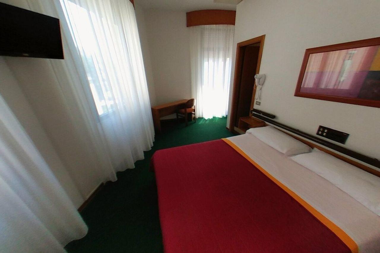 Hotel Arpa Rimini Extérieur photo